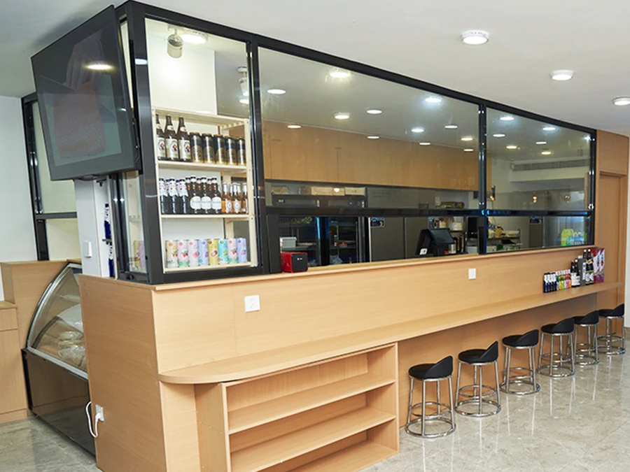 理小餐门店明档操作区